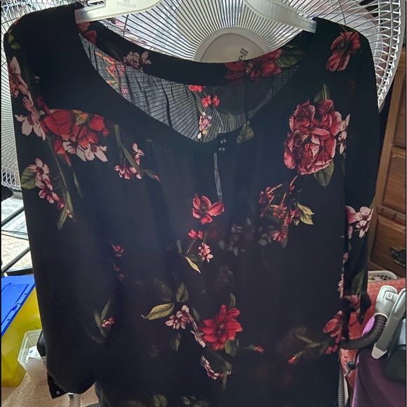 Women’s Reitman’s 2x floral blouse. - Picture 2 of 7